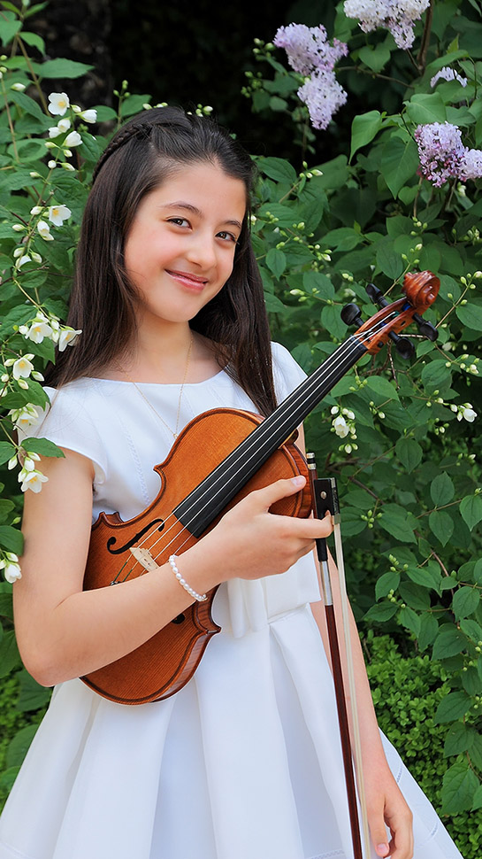 La joven violinista María Dueñas que protagonizará el concierto. Foto: Dipgra