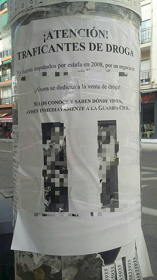 Uno de los carteles que ha sido distribuidos en varios puntos de Granada. Foto: aG
