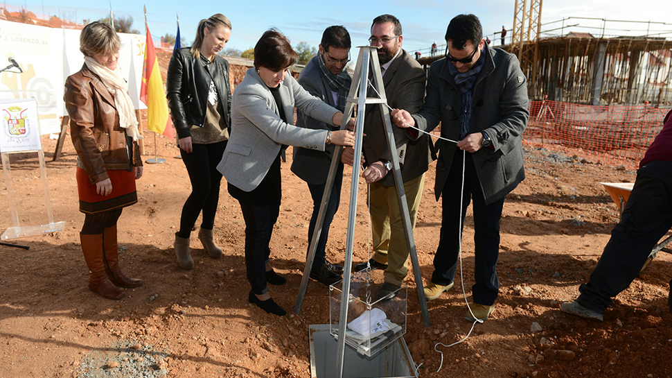 Ya ha sido puesta la primera piedra del colegio en el municipio. Foto: José Manuel Grimaldi (Junta)