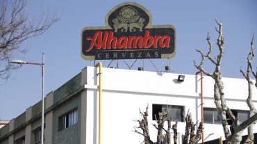 Condenan a Cervezas Alhambra a pagar 18.000 euros a una vecina por ruidos