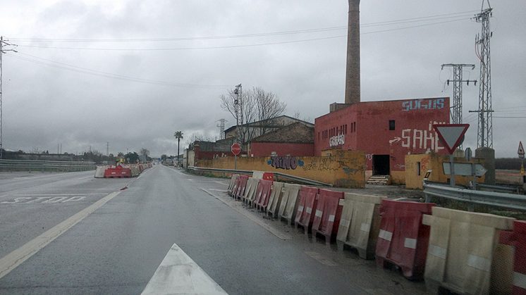 El cruce de Sierra Elvira con la N432 cumple un año cerrado al tráfico