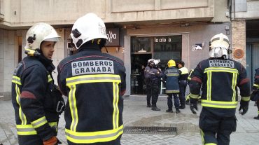 Un incendio quema la cocina de un gastrobar en el centro de Granada