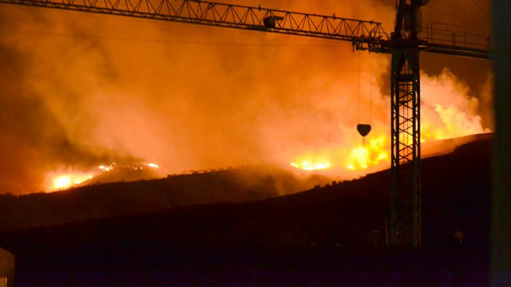 Seis desalojados en Cádiar tras un incendio forestal