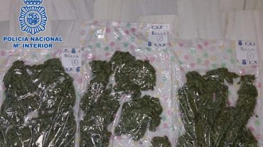 Detenidas tres personas que transportaban 3.000 gramos de marihuana