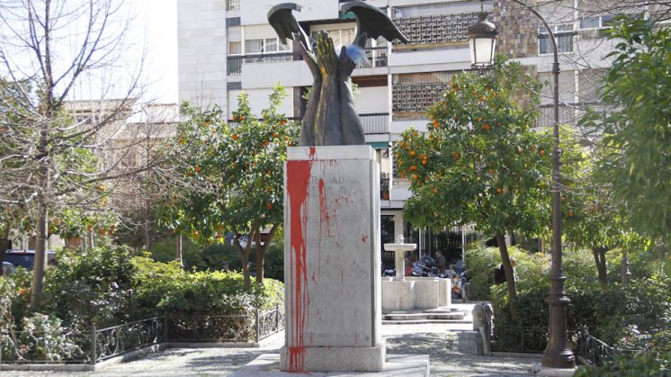 El monolito Primo de Rivera. Foto: Álex Cámara