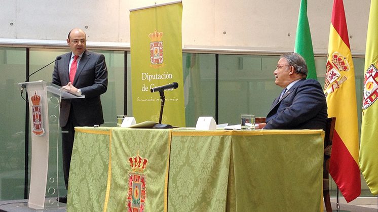 Momento de la rueda de prensa conjunta entre abogados y la Diputación. Foto: L. F. R. 