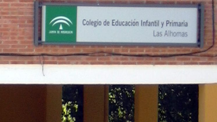 El centro educativo Las Alhomas está ubicado en Casanueva-Zujaira. Foto: Luis F. Ruiz