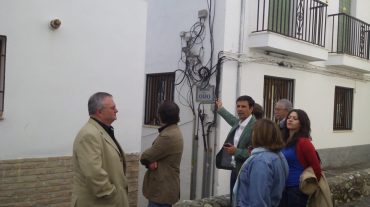 El PSOE exige al alcalde un plan municipal para acabar con el cableado aéreo en el Albaicín
