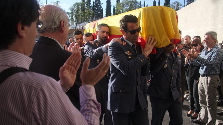 La teniente fue despedida por su municipio con un aplauso. Foto: Luis F. Ruiz