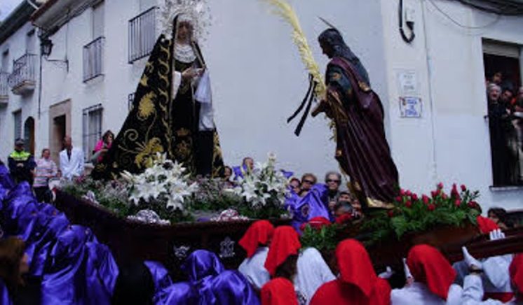Imagen de la procesión de los Recaícos, en Montefrío. Foto: AG