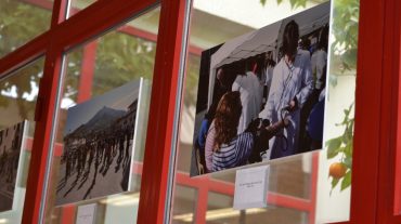 El Centro de Salud de Pinos Puente acoge una exposición fotográfica “saludable”
