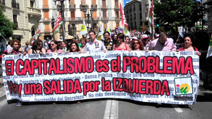 El coordinador provincial de la organización de izquierdas, Manuel Morales, ha encabezado la manifestación. Foto: AG