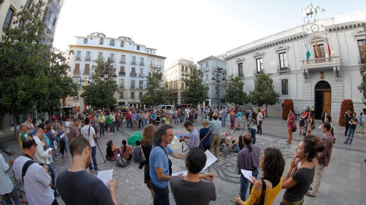 El movimiento 15M durante su concentración en la plaza del Carmen. Foto: Álex Cámara