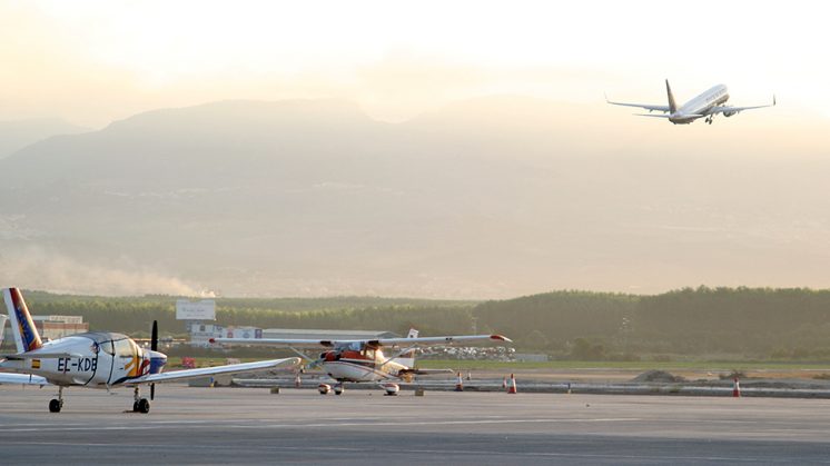 Imagen de archivo del aeropuerto granadino. Foto: Luis F. Ruiz