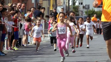 Unos 400 niños participan en la Carrera San Isidro Infantil en Armilla