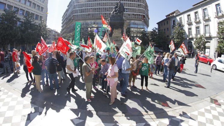 35 trabajadores, entre vigilantes y taquillas, se ven afectados en Granada por la decisión de la Junta de cerrarlos a las 17.00 horas. Foto: Álex Cámara