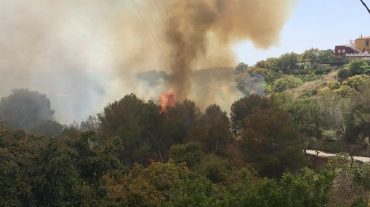 Extinguido el incendio en el Monte de los Almendros, en Salobreña, que ha afectado a 1,2 hectáreas
