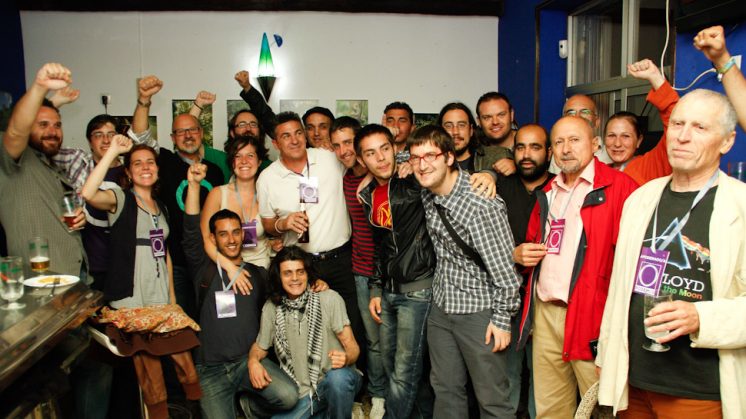 Los integrantes de 'Podemos' en Granada, durante la celebración de la noche electoral. Foto: Álex Cámara