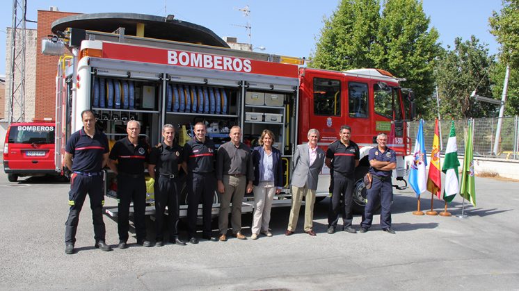 El camión de Bomberos ha sido presentado este sábado. Foto: AGR