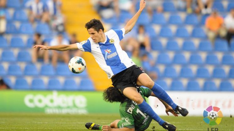 El medio Héctor Yuste ha renovado con el Granada hasta 2017. Foto: LFP