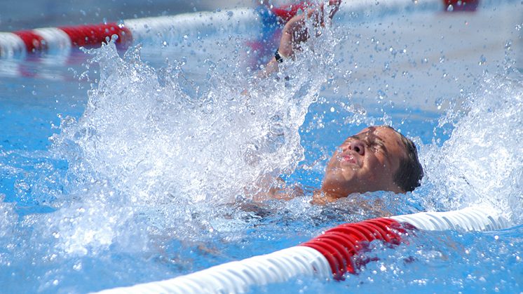 Los cursos de natación son habituales en muchos pueblos durante el verano. Foto: Luis F. Ruiz