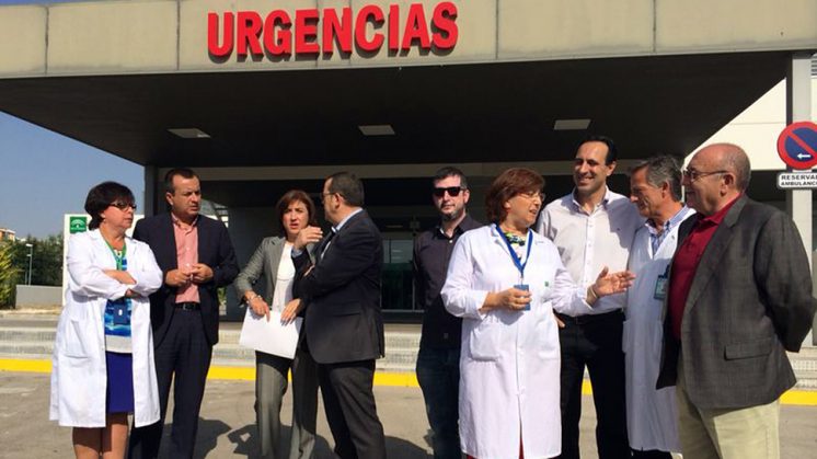 La delegada del Gobierno, en su visita a las instalaciones del hospital lojeño. Foto: Junta