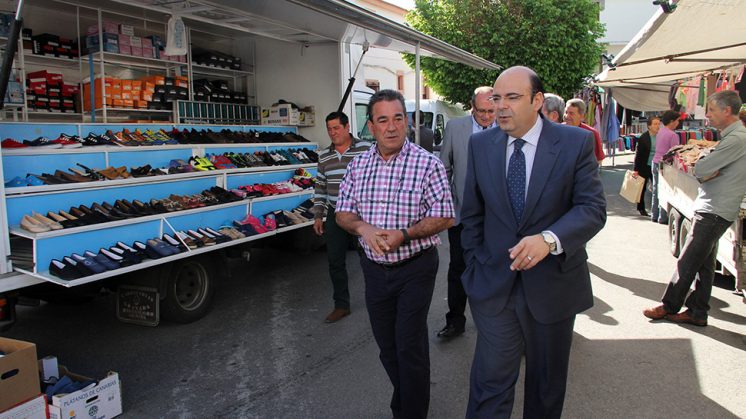 El presidente de la Diputación ha visitado el municipio junto al alcalde. Foto: Dipgra