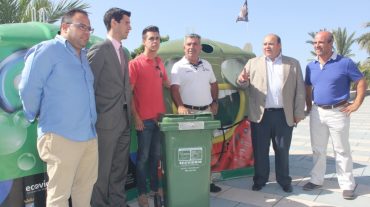 El Ayuntamiento de Almuñécar y Ecovidrio promueven el reciclado de envases durante el verano