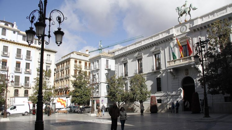 El Ayuntamiento de Granada. Foto: Álex Cámara