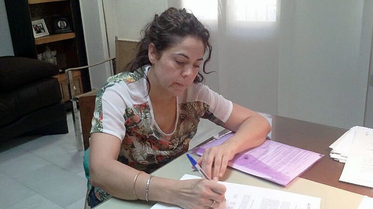 Carmen Lara, en el momento de la firma del acuerdo. Foto: AG