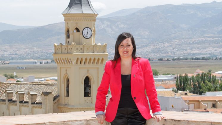 Vanessa Polo, alcaldesa de Las Gabias en el Torreón árabe del municipio. Foto: Álex Cámara