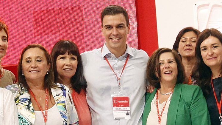 María José Sánchez Rubio, a la derecha del nuevo secretario General, Pedro Sánchez. Foto. PSOE. 