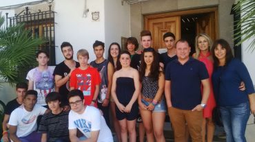Estudiantes de Cúllar Vega recaudan 300 euros y 100 kilos de alimentos para los vecinos más necesitados