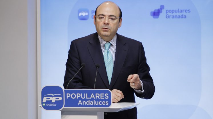 El también presidente del PP critica la actitud del PSOE en la institución provincial. Foto: Álex Cámara