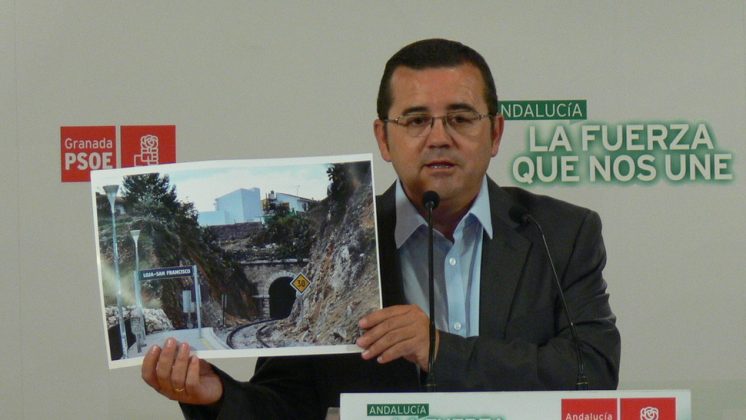 El parlamentario del PSOE, Miguel Castellano en rueda de prensa. Foto: aG