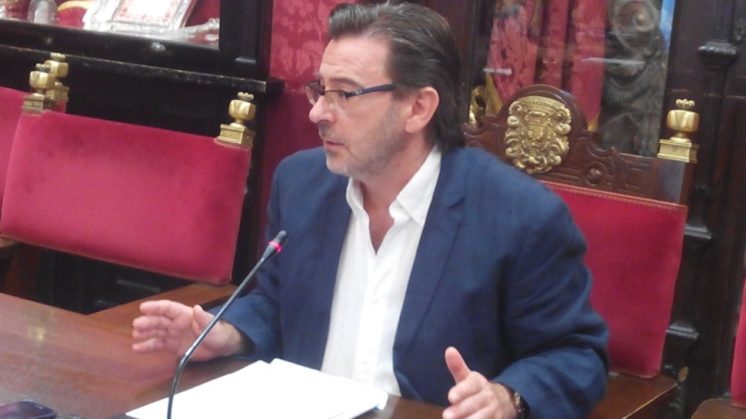 El PSOE exige "responsabilidades políticas" al alcalde por la discoteca del Serrallo