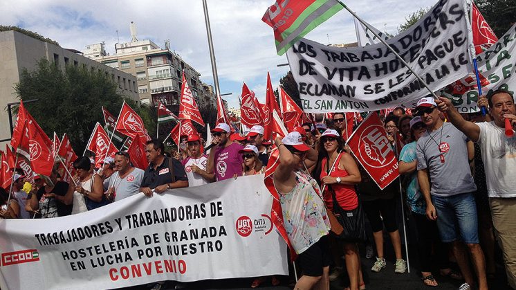 Los sindicatos han protagonizado una concentración desde el Triunfo. Foto: Luis F. Ruiz