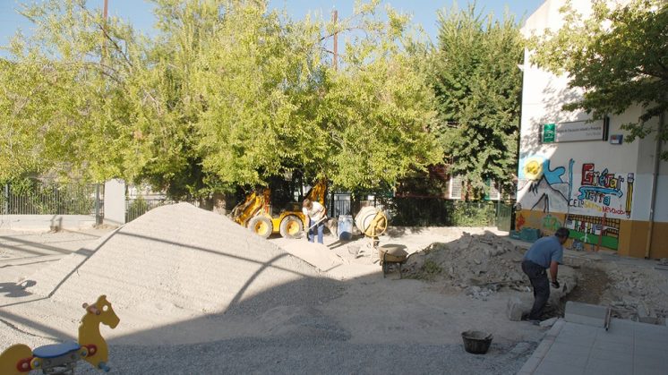 Comienzan las obras de renovación del parque infantil del colegio de Güéjar Sierra