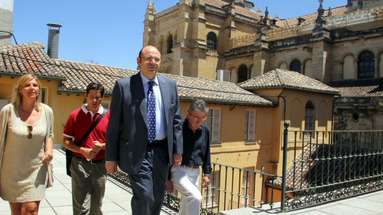 El presidente de la Diputación, Sebastián Pérez, en la visita de las obras. Foto: aG