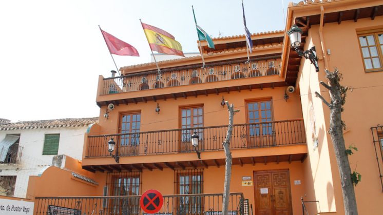 El Ayuntamiento de Huétor Vega es uno de los pocos que recibe el aprobado. Foto: Álex Cámara