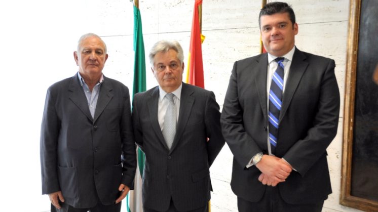 Gregorio Núñez, Antonio Jara y Salvador Curiel han  renovado el acuerdo. Foto: aG.