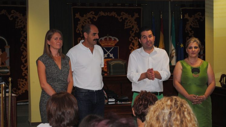 El alcalde Noel López junto a las ediles de Juventud e Igualdad del Ayuntamiento de Maracena. Foto: aG.