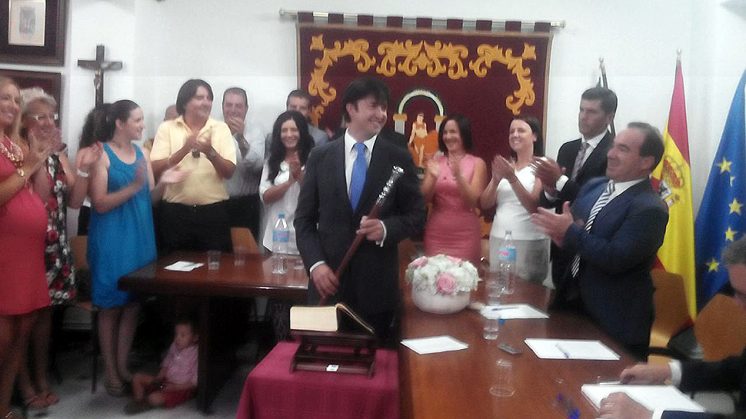 El nuevo alcalde de Churriana tras tomar posesión. Foto: Álex Cámara