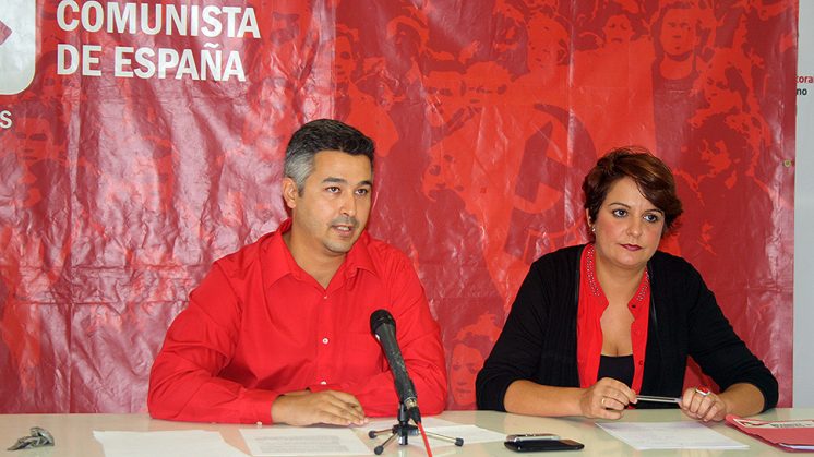 El secretario provincial del Partido Comunista de España, Juan Francisco Arenas de Soria, junto a Carmen Cantero. Foto: aG