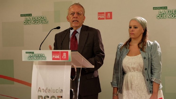 Manuel Pezzi y Beatriz Ruiz han analizado el impacto en Granada de las iniciativas de la Junta para amortiguar los recortes presupuestarios del Gobierno en educación. Foto. aG.
