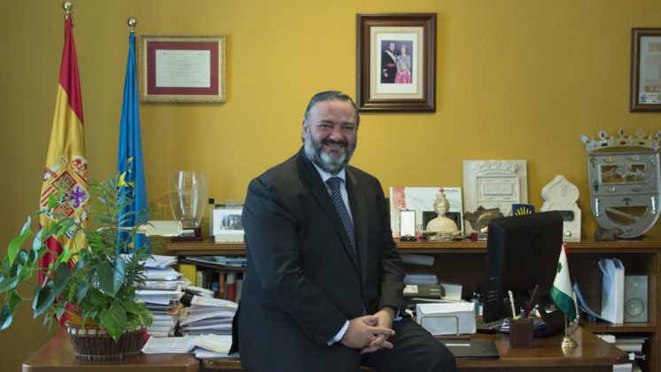 El alcalde de Albolote, Pablo García, en su despacho. Foto: Alberto Franco