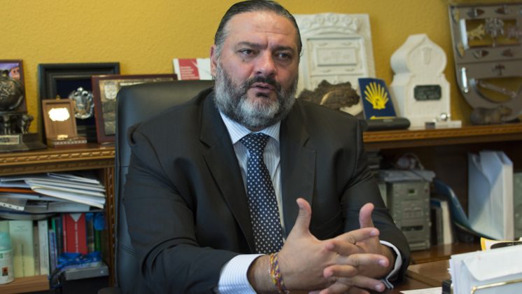 El alcalde de Albolote, Pablo García, en un momento de la entrevista. Foto: Alberto Franco