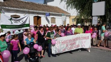 Medio millar de personas marchan en Chauchina en apoyo de la lucha contra el cáncer de mama