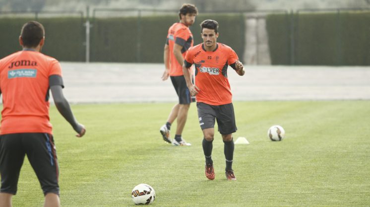 Juan Carlos, durante un entrenamiento con el Granada CF. Foto: Álex Cámara