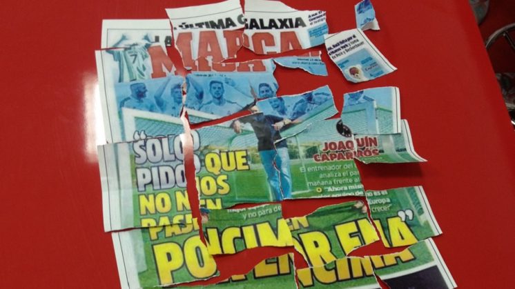 Así ha quedado la portada de Marca que Joaquín Caparrós ha roto en rueda de prensa